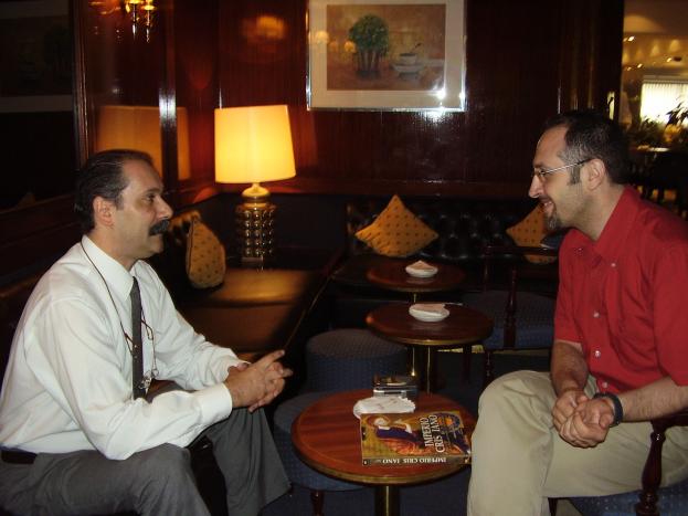 Eduardo Callaey con el autor del reportaje, Josep Guijarro