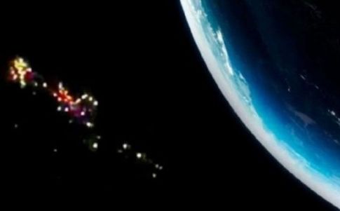 La Estación Espacial Internacional filma el paso de 150 'ovnis'