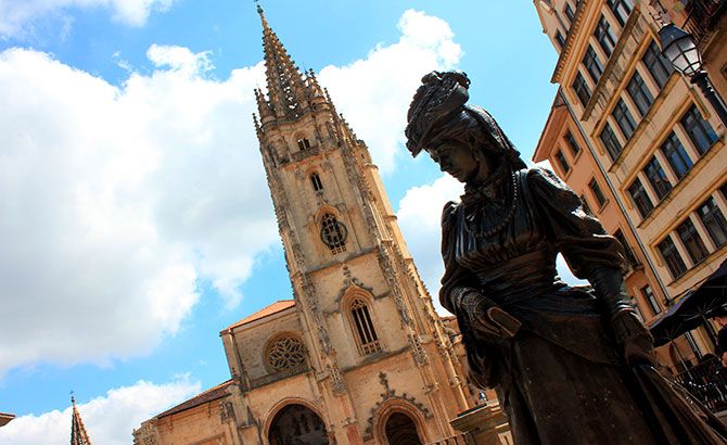 2) Catedral de Oviedo, donde se custodia una de las reliquias más importantes del cristianismo
