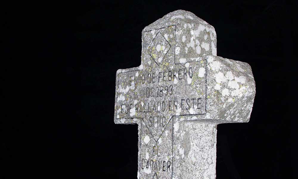 Fenómenos extraños en la Cruz del niño Pedrín Fenómenos extraños en la Cruz del niño Pedrín