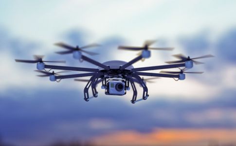 Un dron ataca de manera autónoma a personas por primera vez