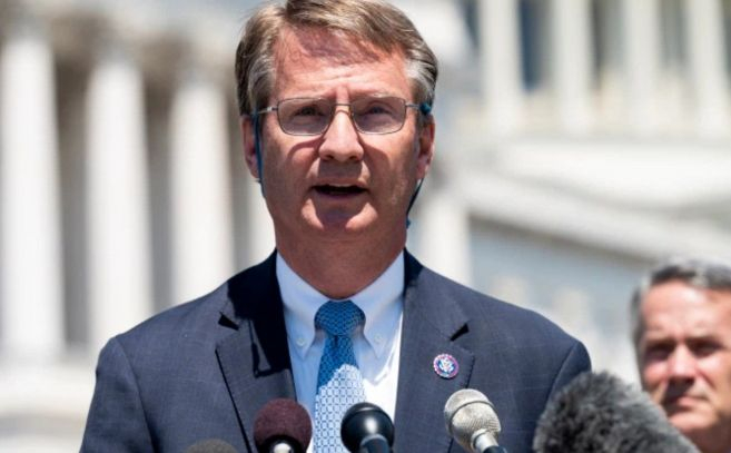 Tim Burchett tiene claro que los UAP no son rusos ni chinos