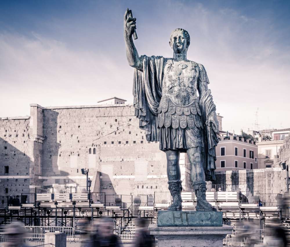 Julio César y otros fantasmas en el campo de batalla