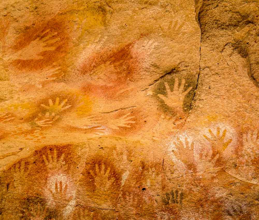 Identifican las huellas rupestres más antiguas del mundo