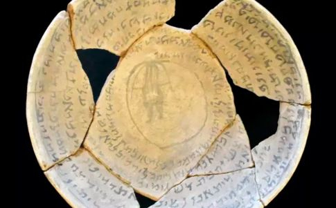 La policía israelí recupera piezas arqueológicas con hechizos mágicos