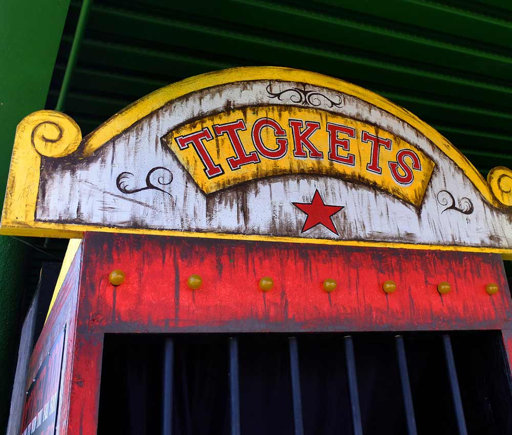 Sirenas y cabezas que hablan