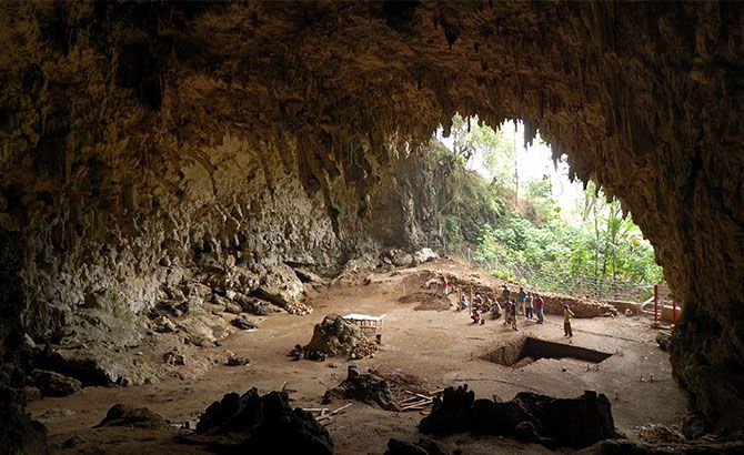 Cueva de Liang donde se hallaron los primeros restos del Homo Floresiensis