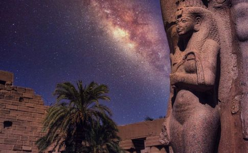 El cosmos reloj del pueblo egipcio