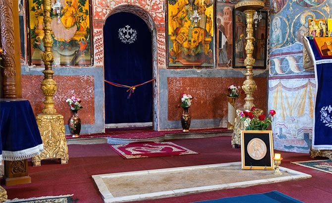 Tumba de Vlad Tepes en el Monasterio Snagov