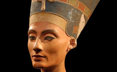Hawass asegura haber descubierto la momia de Nefertiti