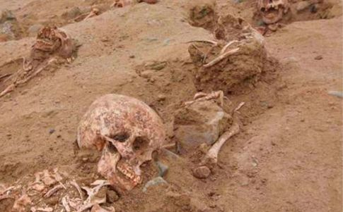 Hallan en Perú un sacrificio masivo de niños de época Preinca (Crédito: agencia de noticias Andina)