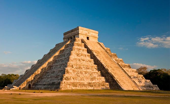 Pirámide maya de Kukulcán, en la antigua ciudad de Chichen Itzá