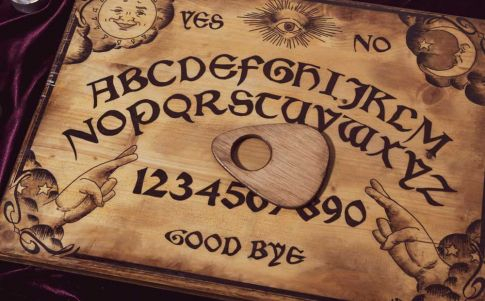 Ouija puerta a sabidurías ocultas