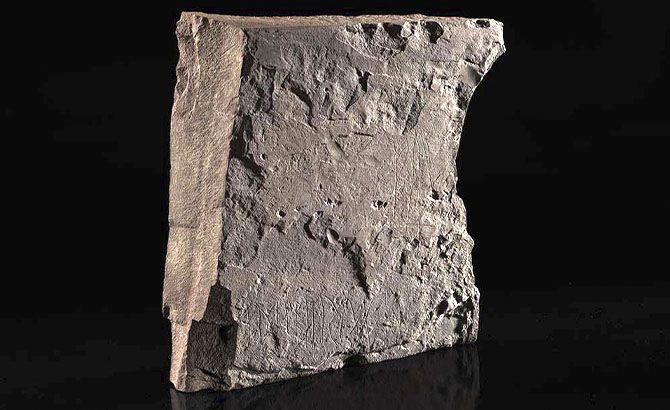 Piedra de Svingerud mide 31x32 cm y está hecha de piedra arenisca
