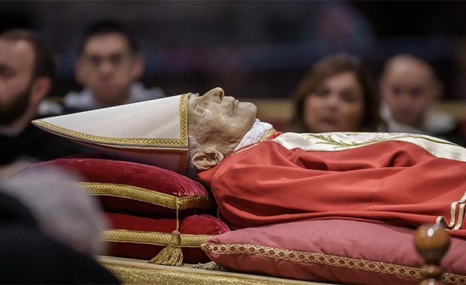 El cuerpo de Benedicto XVI