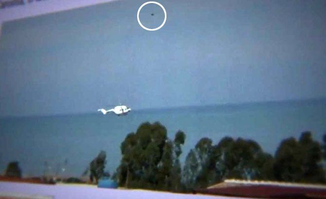 Elizondo pudo recuperar una imagen del helicoptero con el UAP a estribor