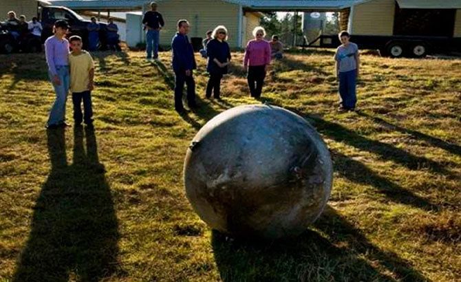 Una esfera similar cayó en Texas
