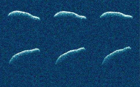 Un collage de seis observaciones de radar planetario del asteroide 2011 AG5