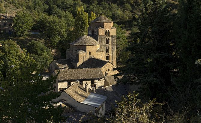 El impresionante monasterio de la Santa Cruz de Serós