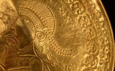 El medallón de Odín con las extrañas inscripciones