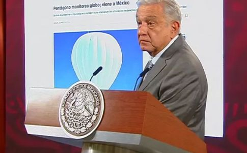 Momento de la rueda de prensa de López Obrador