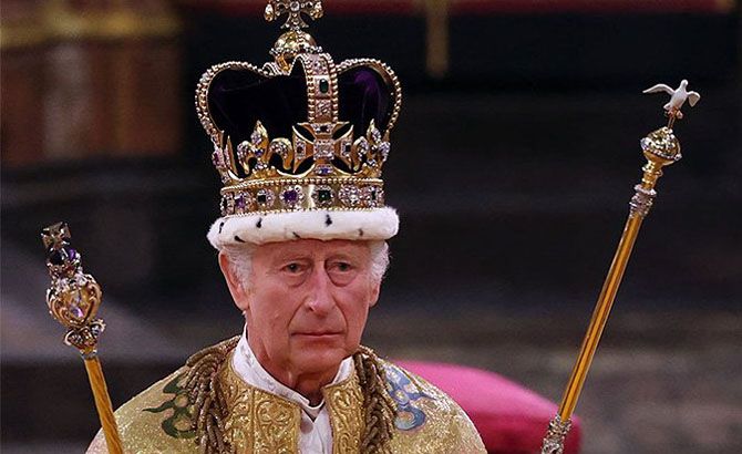 Un momento de la coronación de Carlos III
