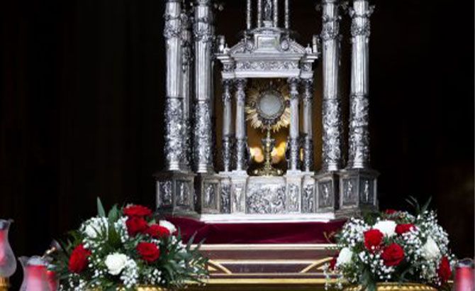 detalle de la Cusodia con el Santísimo Sacramento detalle de la Cusodia con el Santísimo Sacramento