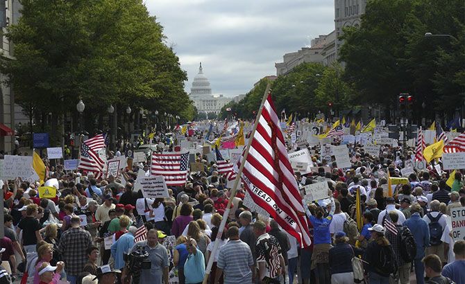 Manifestantes Tea Party marchan al Capitolio