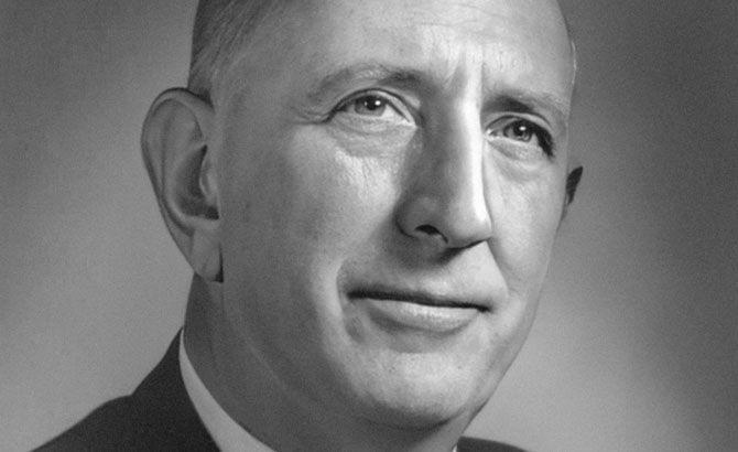 El senador Russell El senador Russell