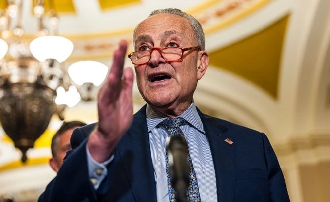 El líder de la mayoría del senado Chuck Schumer