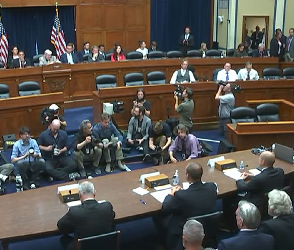 Imagen de los comparecientes y fotógrafos