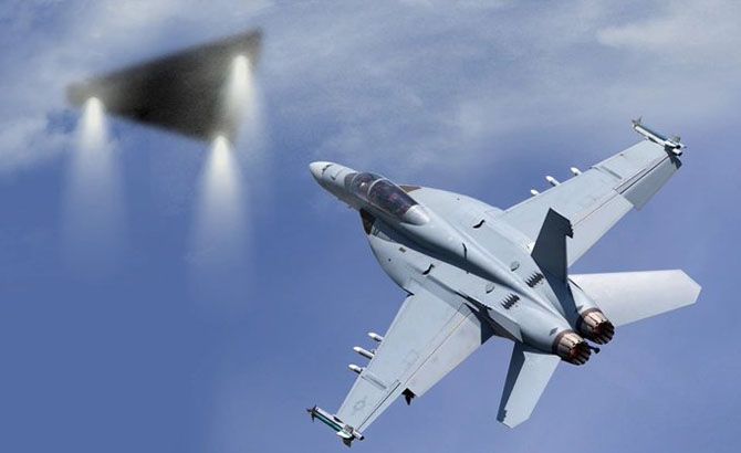 Recreación de un encuentro con un ovni triangular