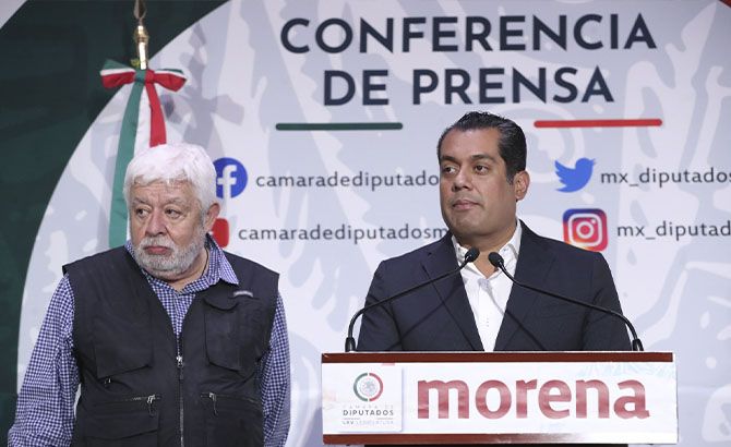 Congressista Sergio Gutiérrez Luna (à direita) com o comunicador Jaime Maussan.