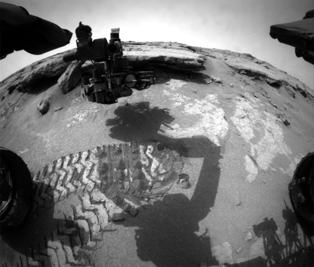 Un rover explora la superficie de Marte