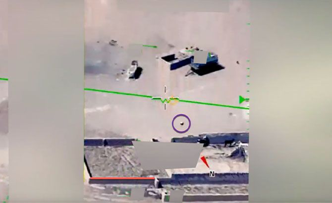 La pared (líea roja) tiene 11 m de largo y el UAP está en el círculo La pared (líea roja) tiene 11 m de largo y el UAP está en el círculo