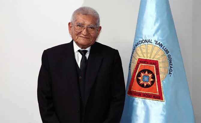El rector de la Universidad Nacional San Luis Gonzaga, Jorge Eduardo Moreno Legua