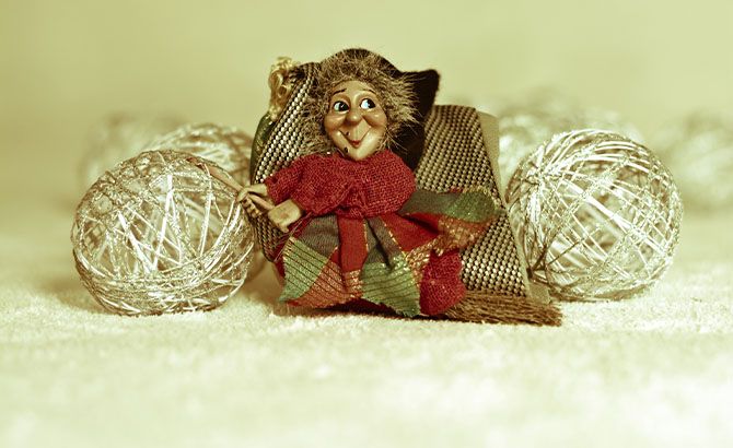 Adorno navideño con la Befana Adorno navideño con la Befana