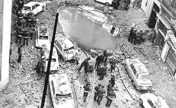 Imagen del boquete dejado por la explosión contra el presidente Carrero Blanco Imagen del boquete dejado por la explosión contra el presidente Carrero Blanco