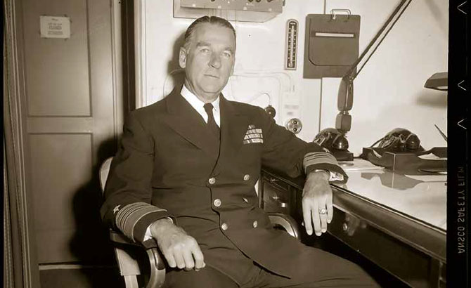 El vicealmirante William H P Blandy, responsable de la operación Crossroad