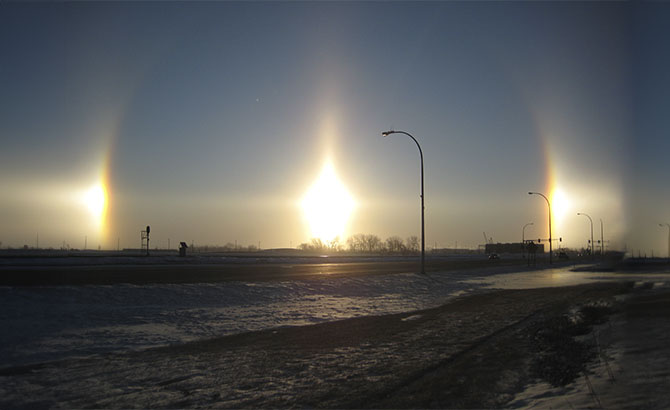 Un halo o parahelio solar Un halo o parahelio solar