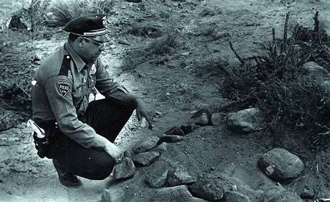 Lonnie Zamora en el lugar del incidente