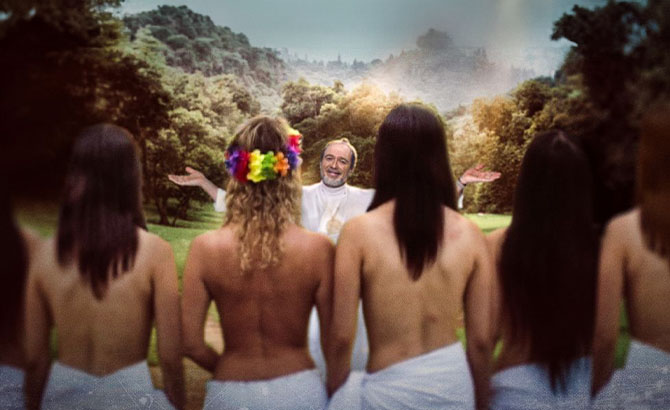 Raël frente a adeptas semidesnudas Raël frente a adeptas semidesnudas