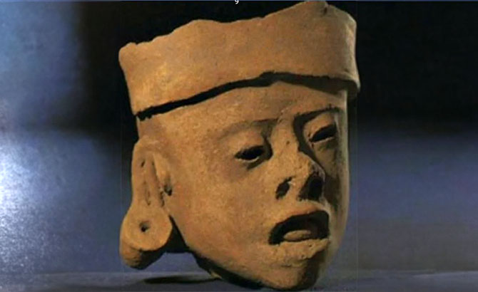 Escultura tolteca que ilustra el síndrome de Down