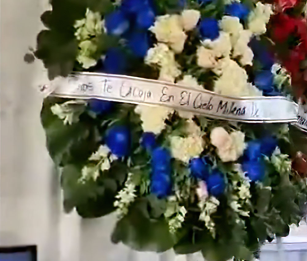 La corona empezó a moverse sola