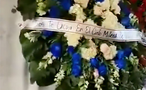 La corona empezó a moverse sola