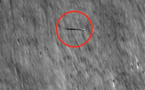 El misterioso objeto fotografiado por el LRO de la NASA