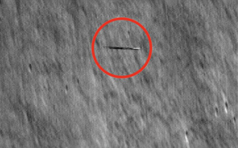 El misterioso objeto fotografiado por el LRO de la NASA