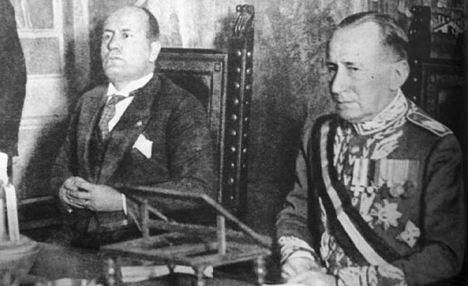 Benito Mussolini y el senador Guglielmo Marconi, director de la Real Academia Italiana