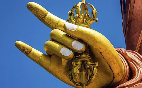 Een el Budismo Tántrico vajra representa lo masculino y la campana lo femenino Een el Budismo Tántrico vajra representa lo masculino y la campana lo femenino