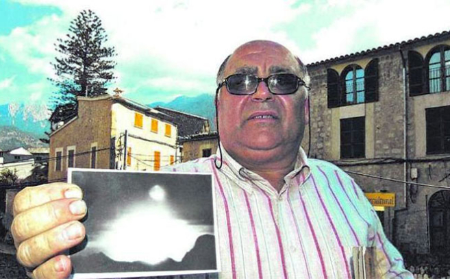 Pep Climent muestra la foto que obtuvo del ovni de Manises Pep Climent muestra la foto que obtuvo del ovni de Manises